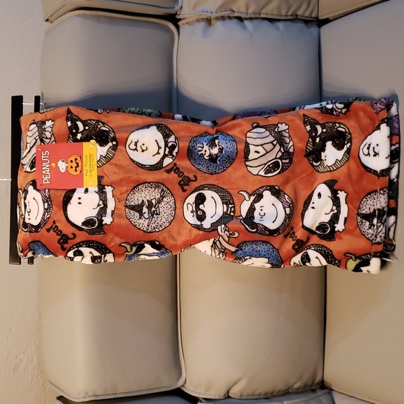 Peanuts Snoopy Halloween Pet Throw NWT - Picture 1 of 6